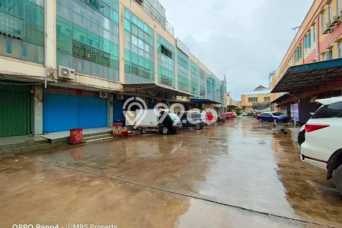 Ruko Dijual di Batam LT 92m2 & LB 255m2 Lokasi Terbaik! Ruko Dijual di Batam LT 92m2 & LB 255m2 Lokasi Terbaik!