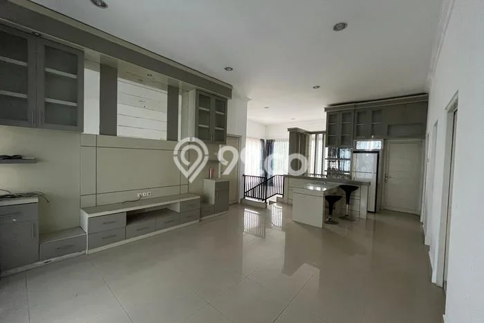 Rumah Area Strategis kawasan Candi Golf, Semarang, Luas 280m2m² LB 270m2m² Rumah Area Strategis kawasan Candi Golf, Semarang, Luas 280m2m² LB 270m2m²
