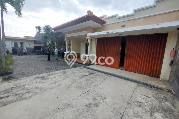 Rumah Mewah LB 1174m2 Siap Huni Desain Elegan di Bukit Sari, Semarang Rumah Mewah LB 1174m2 Siap Huni Desain Elegan di Bukit Sari, Semarang