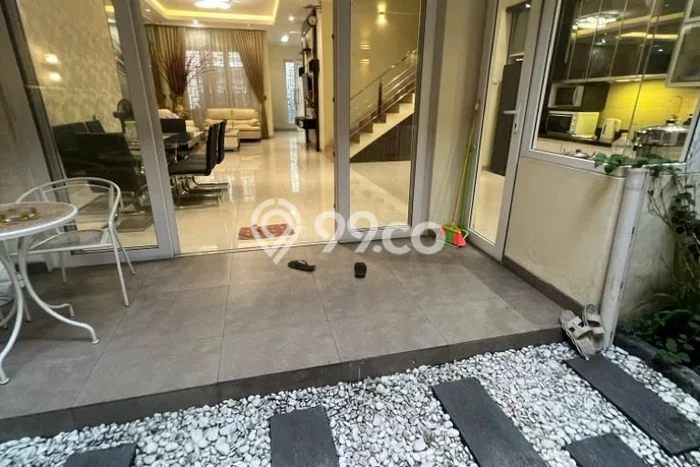 For Sale Rumah Elit Exclusive di Simokerto, Surabaya For Sale Rumah Elit Exclusive di Simokerto, Surabaya