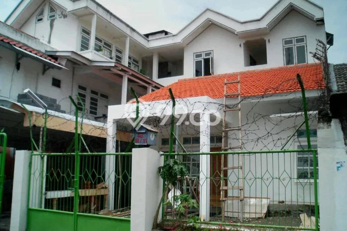 Hunian Cantik Modern Lb 330m2 di Sambikerep, Surabaya Hunian Cantik Modern Lb 330m2 di Sambikerep, Surabaya