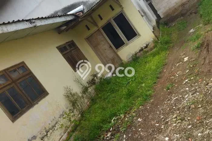 Dijual Hunian Rumah Terawat 4 Kamar di Curahdami, Bondowoso Dijual Hunian Rumah Terawat 4 Kamar di Curahdami, Bondowoso