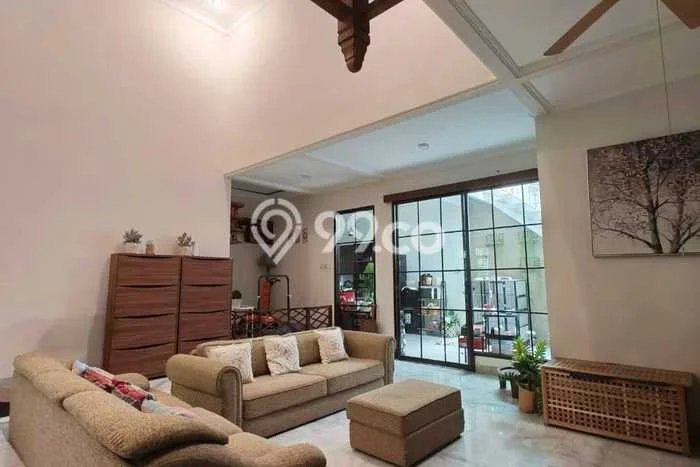 Hunian Mewah Siap Huni LT 330m2 di Kebon Jeruk, Jakarta Barat Hunian Mewah Siap Huni LT 330m2 di Kebon Jeruk, Jakarta Barat
