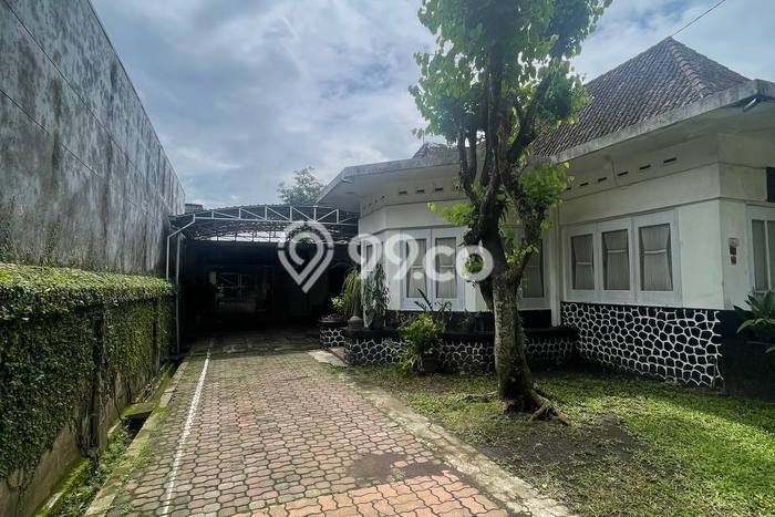 Ready to Use! Luxury House LT 925m2 Desain Modern di Malang Kota Ready to Use! Luxury House LT 925m2 Desain Modern di Malang Kota