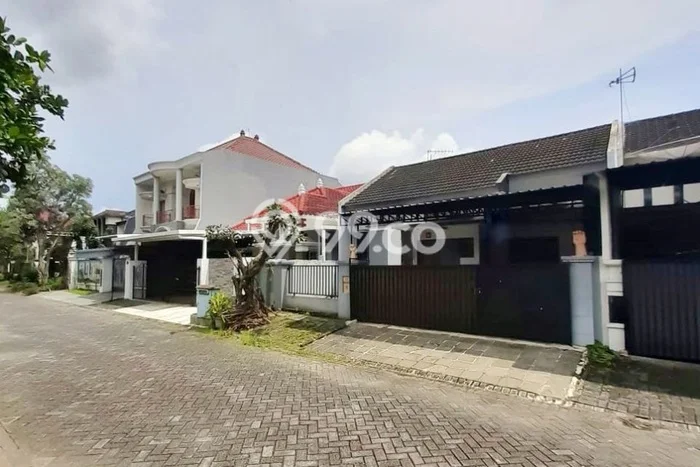 PENAWARAN TERBATAS! Rumah Berkualitas area , Luas 200m2m² LB 150m2m² PENAWARAN TERBATAS! Rumah Berkualitas area , Luas 200m2m² LB 150m2m²