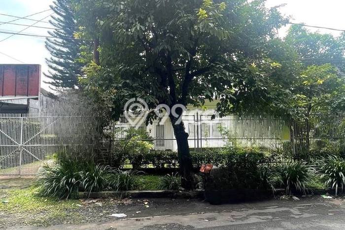 Ready to Use! Luxury House LT 925m2 Desain Modern di Malang Kota Ready to Use! Luxury House LT 925m2 Desain Modern di Malang Kota