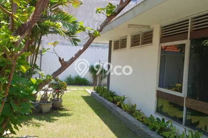 For Sale! Premium House LT 712m2 Desain Elegan di Kapasan For Sale! Premium House LT 712m2 Desain Elegan di Kapasan
