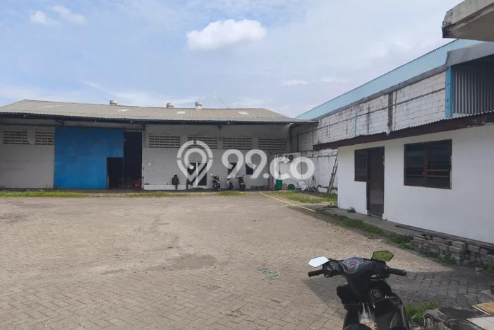 Gudang untuk Disewa di Pusat Surabaya Luas Bangunan 2500m2 Gudang untuk Disewa di Pusat Surabaya Luas Bangunan 2500m2