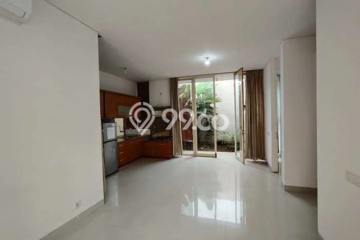 Rumah di Pakuwon Indah, Area Asri, 3 KM Rumah di Pakuwon Indah, Area Asri, 3 KM