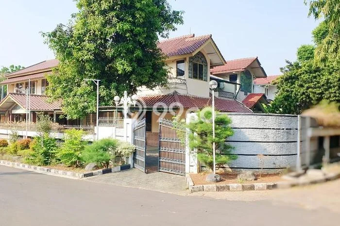 Hunian Elit LB 350m2 Siap Pakai Desain Elegan di Lebak Bulus, Jakarta Selatan Hunian Elit LB 350m2 Siap Pakai Desain Elegan di Lebak Bulus, Jakarta Selatan