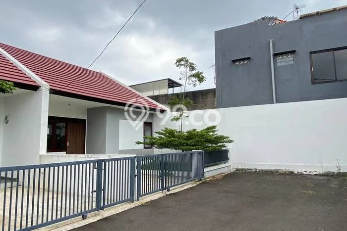 HARGA SPECIAL! Rumah Strategis di Antapani, Luas 89m2m² LB 53m2m² HARGA SPECIAL! Rumah Strategis di Antapani, Luas 89m2m² LB 53m2m²