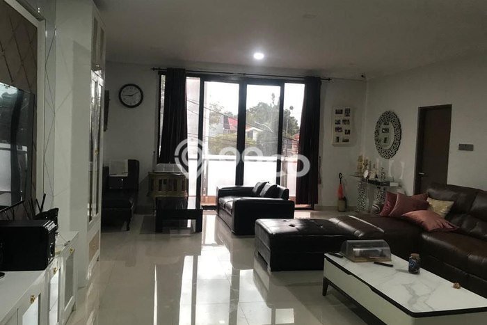 Rumah Elit LB 700m2 Siap Huni Desain Elegan di Cigadung, Bandung Rumah Elit LB 700m2 Siap Huni Desain Elegan di Cigadung, Bandung