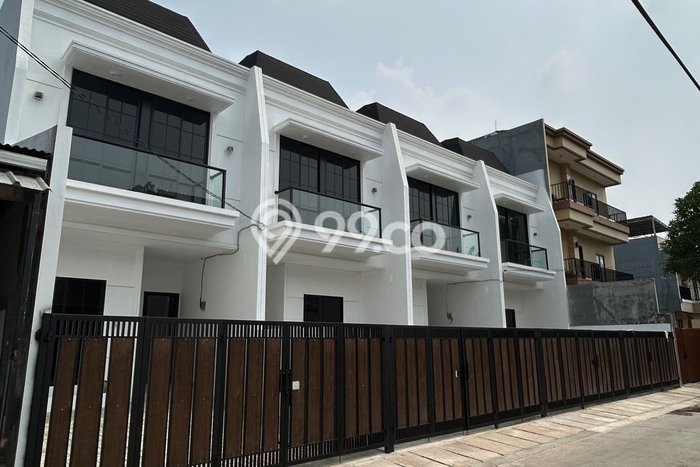 Dijual Hunian Rumah Terawat 4 Kamar di Meruya, Jakarta Barat Dijual Hunian Rumah Terawat 4 Kamar di Meruya, Jakarta Barat