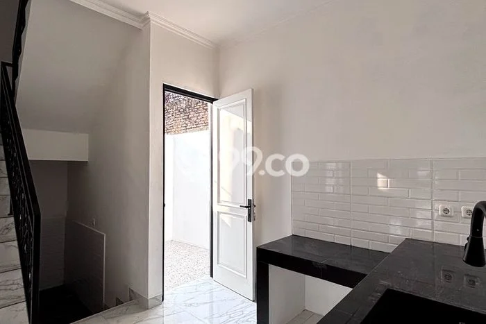 Rumah Strategis Minimalis Lb 86m2 di Ciracas, Jakarta Timur Rumah Strategis Minimalis Lb 86m2 di Ciracas, Jakarta Timur
