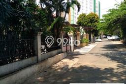 TURUN HARGA!! Rumah Tua di Cempaka Putih di tepi jalan besar TURUN HARGA!! Rumah Tua di Cempaka Putih di tepi jalan besar