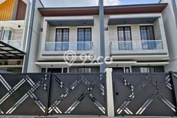 For Sale! Luxury House LT 120m2 Desain Elegan di Manyar For Sale! Luxury House LT 120m2 Desain Elegan di Manyar