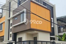 Rumah Luas Asri 4 KT Siap Pakai di Citra Garden Jakarta Barat Rumah Luas Asri 4 KT Siap Pakai di Citra Garden Jakarta Barat