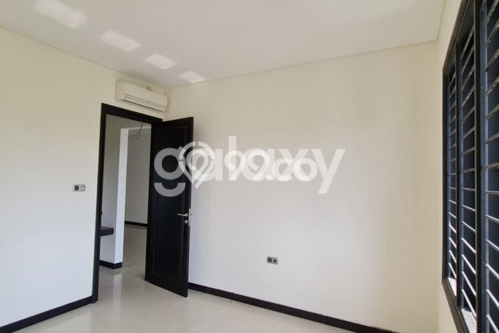 Siap Huni Rumah Mewah 4 Kamar di Wiyung Dekat ke Mana Pun Siap Huni Rumah Mewah 4 Kamar di Wiyung Dekat ke Mana Pun