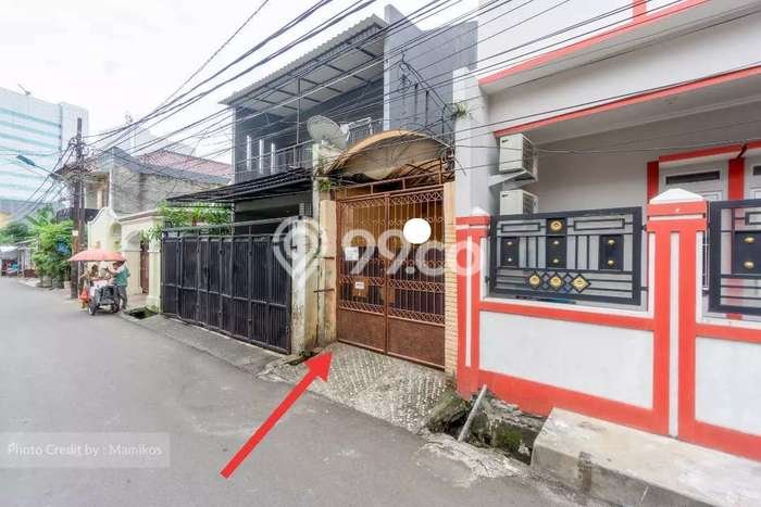 Rumah Strategis dengan Luas Tanah 231m² dan Luas Bangunan 382m² di Kawasan Slipi, Jakarta Barat Rumah Strategis dengan Luas Tanah 231m² dan Luas Bangunan 382m² di Kawasan Slipi, Jakarta Barat