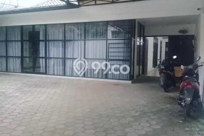 Rumah Tenang area Gondangdia, 4 KT, Luas 450m² LB 400m² Rumah Tenang area Gondangdia, 4 KT, Luas 450m² LB 400m²