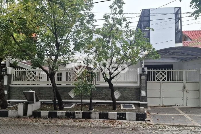 Hunian Eksklusif Siap Huni LT 390m2 di Rungkut, Surabaya Hunian Eksklusif Siap Huni LT 390m2 di Rungkut, Surabaya