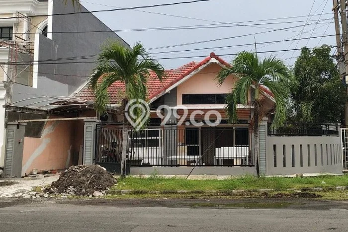 Rumah di Rungkut, Surabaya, LT 223m2m² LB 223m2m² Rumah di Rungkut, Surabaya, LT 223m2m² LB 223m2m²