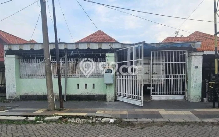 Ready to Use! Premium House LT 231m2 Desain Elegan di Raya Darmo Ready to Use! Premium House LT 231m2 Desain Elegan di Raya Darmo