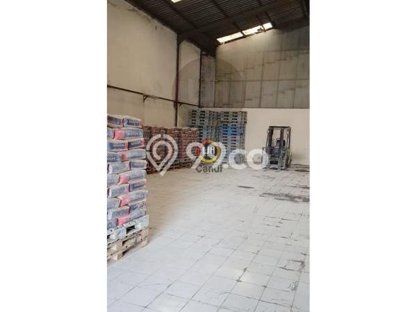 LOKASI STRATEGIS! Gudang Disewakan Kawasan Semarang Barat, Luas 700m², Area Ramai LOKASI STRATEGIS! Gudang Disewakan Kawasan Semarang Barat, Luas 700m², Area Ramai