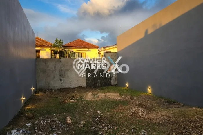 Lahan Dijual Lokasi Strategis di Surabaya dengan Luas 468m2 Lahan Dijual Lokasi Strategis di Surabaya dengan Luas 468m2