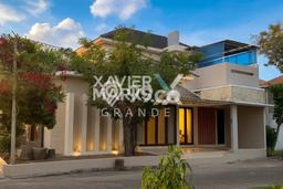 Rumah Mewah Siap Huni LT 232m2 di Tenggilis Mejoyo, Surabaya Rumah Mewah Siap Huni LT 232m2 di Tenggilis Mejoyo, Surabaya