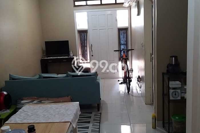 Rumah Luas Asri 3 KT Siap Pakai di Bintaro Tangerang Selatan Rumah Luas Asri 3 KT Siap Pakai di Bintaro Tangerang Selatan