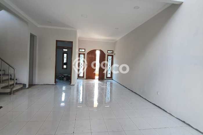 Rumah Mewah LB 350m2 Siap Pakai Desain Elegan di Taman Holis Indah, Bandung Rumah Mewah LB 350m2 Siap Pakai Desain Elegan di Taman Holis Indah, Bandung