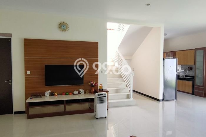 For Sale! Luxury House LT 405m2 Desain Elegan di Taman Holis Indah For Sale! Luxury House LT 405m2 Desain Elegan di Taman Holis Indah