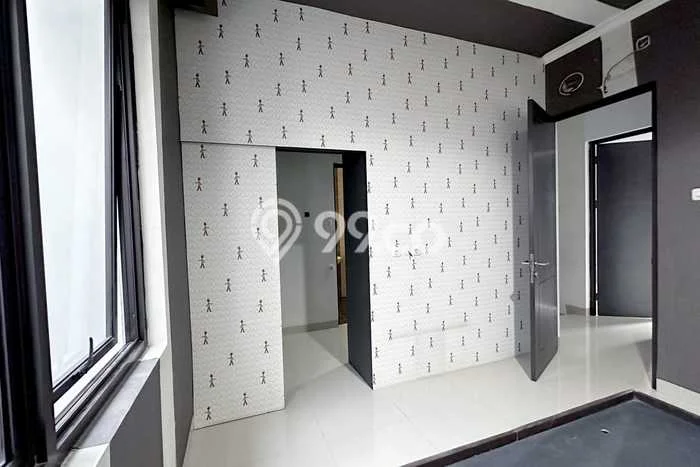 Dijual Rumah Luas Elegan Dengan View Eksklusif di Daan Mogot, Jakarta Barat Dijual Rumah Luas Elegan Dengan View Eksklusif di Daan Mogot, Jakarta Barat