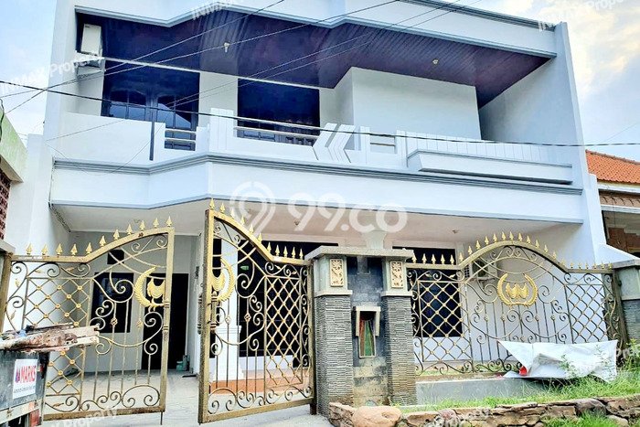 LIMITED OFFER! Rumah Berkualitas di Waru, Luas 135m² LB 220m² LIMITED OFFER! Rumah Berkualitas di Waru, Luas 135m² LB 220m²