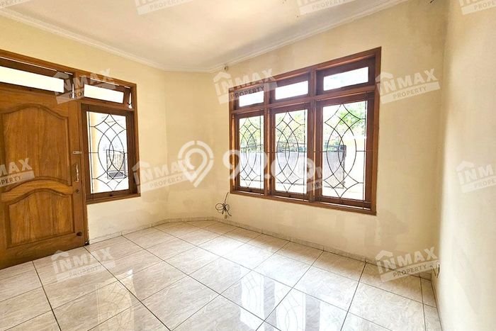 Rumah Asri area Buah-buahan, 1 KM, Lingkungan Strategis, LT 310m² LB 250m² Rumah Asri area Buah-buahan, 1 KM, Lingkungan Strategis, LT 310m² LB 250m²