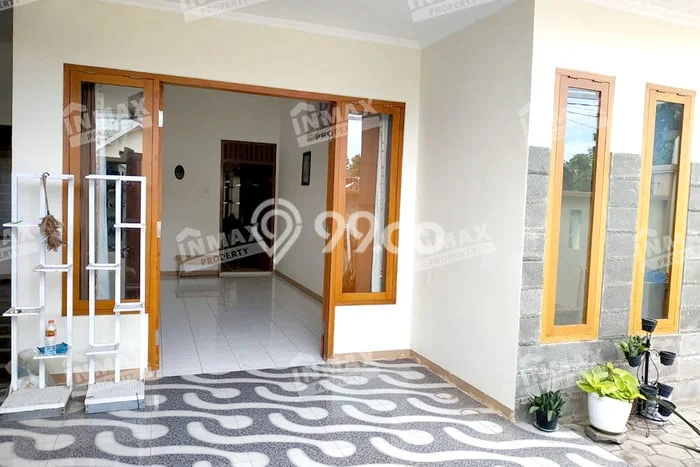 Rumah Modern 5 KT LT 305m2 di Probolinggo Rumah Modern 5 KT LT 305m2 di Probolinggo