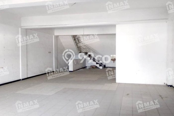 Ruko Dijual di Srengat Blitar dengan Luas Bangunan 400m2 Ruko Dijual di Srengat Blitar dengan Luas Bangunan 400m2