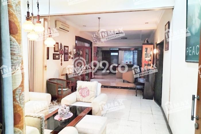Rumah Elit LB 200m2 Siap Pakai Desain Elegan di Kendangsari, Surabaya Rumah Elit LB 200m2 Siap Pakai Desain Elegan di Kendangsari, Surabaya