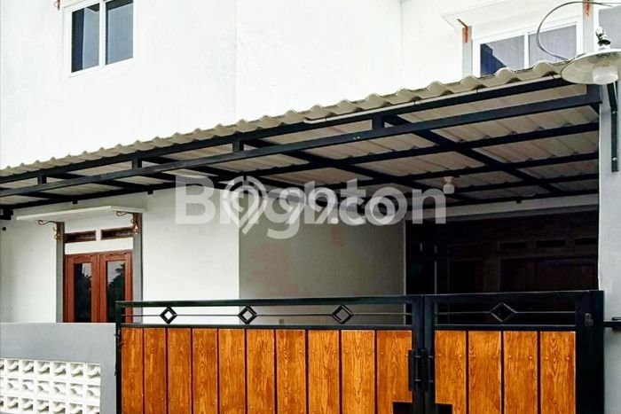 For Sale Rumah 5 Kamar Lokasi Ideal Nyaman dan Strategis di Ciracas For Sale Rumah 5 Kamar Lokasi Ideal Nyaman dan Strategis di Ciracas