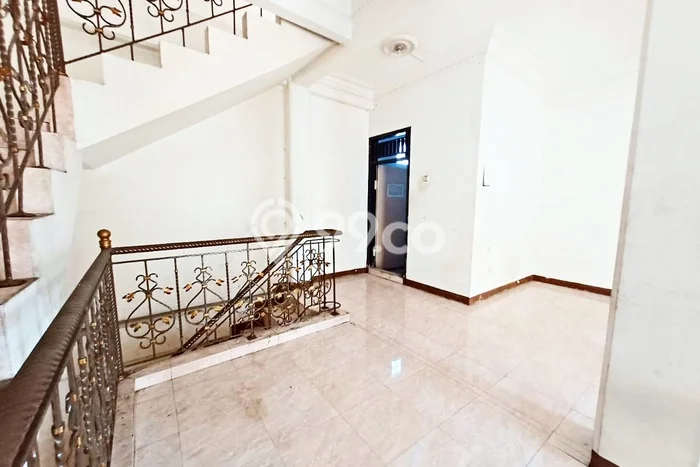 Ruko Area Bisnis Kawasan , Luas 200m2m², For Rent, Siap Digunakan Ruko Area Bisnis Kawasan , Luas 200m2m², For Rent, Siap Digunakan