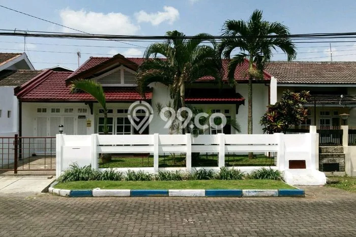 Rumah Sewa Malang LT 300m2 LB 200m2 Area Araya Rumah Sewa Malang LT 300m2 LB 200m2 Area Araya