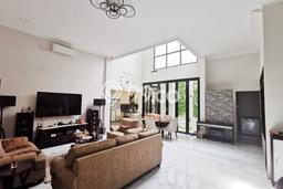 Rumah Elit LB 385m2 Siap Huni Desain Elegan di Bintaro, Tangerang Selatan Rumah Elit LB 385m2 Siap Huni Desain Elegan di Bintaro, Tangerang Selatan