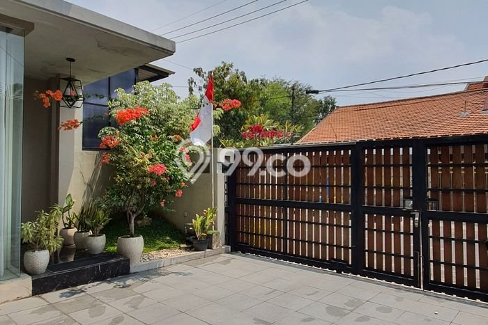 Dijual Rumah 4 Kamar Lokasi Ideal Bagus dan Strategis di Rungkut Dijual Rumah 4 Kamar Lokasi Ideal Bagus dan Strategis di Rungkut