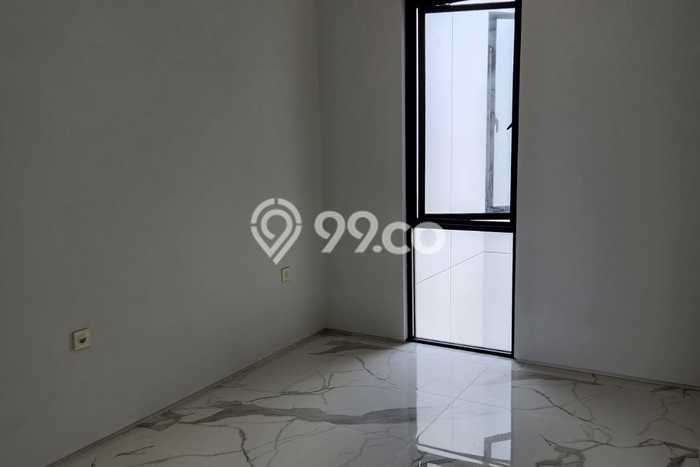 For Sale Rumah 5 Kamar Lokasi Strategis Nyaman dan Strategis di Rungkut For Sale Rumah 5 Kamar Lokasi Strategis Nyaman dan Strategis di Rungkut