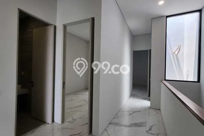 For Sale Rumah 5 Kamar Lokasi Strategis Nyaman dan Strategis di Rungkut For Sale Rumah 5 Kamar Lokasi Strategis Nyaman dan Strategis di Rungkut