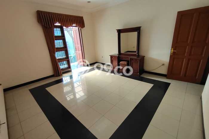 Rumah di Soekarno Hatta, 3 KM, Area Asri, LT 488m² LB 400m² Rumah di Soekarno Hatta, 3 KM, Area Asri, LT 488m² LB 400m²
