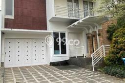 Disewakan! Rumah 5 Kamar Tidur &
2 Kamar Mandi di BSD, Tangerang Disewakan! Rumah 5 Kamar Tidur &
2 Kamar Mandi di BSD, Tangerang