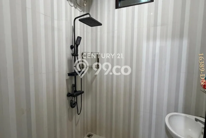 Hunian Mewah LB 200m2 Siap Huni Desain Elegan di Tanjung Barat, Jakarta Selatan Hunian Mewah LB 200m2 Siap Huni Desain Elegan di Tanjung Barat, Jakarta Selatan