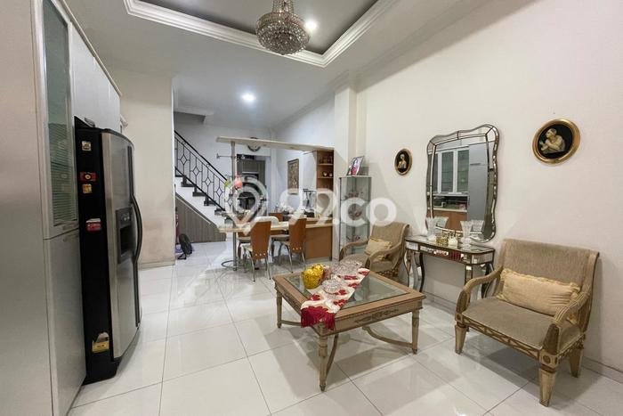 Ruko Dijual di Jakarta Barat LT 68m2 & LB 160m2 Lokasi Terbaik! Ruko Dijual di Jakarta Barat LT 68m2 & LB 160m2 Lokasi Terbaik!